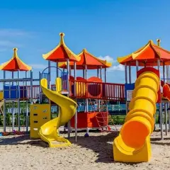 Wakacje nad morzem z dzieckiem: TOP miejsca i porady eksperta