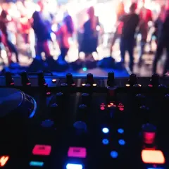 Ustroń: Gdzie potańczyć? Kluby, dancingi i muzyka dla każdego!