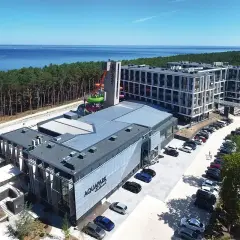 Nowoczesne kwatery prywatne nad morzem z aquaparkiem i widokiem na las. Idealne miejsce na wakacje.