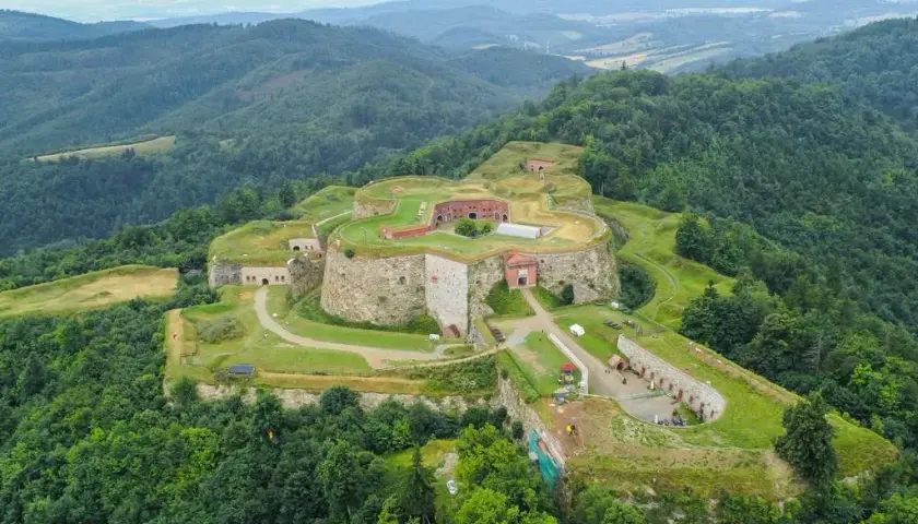 Dolny Śląsk: Odkryj zamki, góry i tajemnice regionu!
