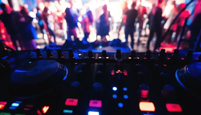 Ustroń: Gdzie potańczyć? Kluby, dancingi i muzyka dla każdego!