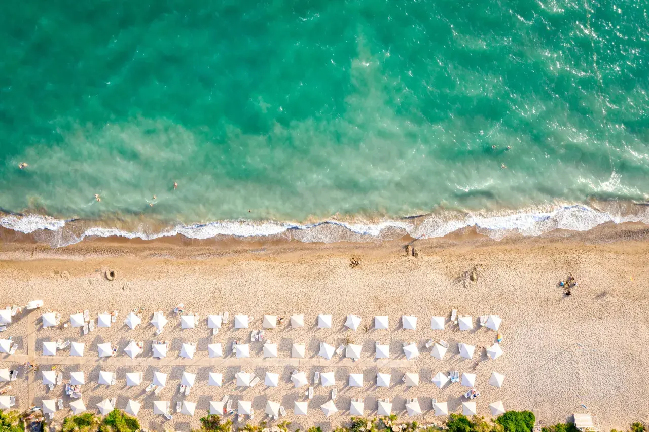 Nad jakim morzem leży Antalya? Ciepłe wody i TOP plaże
