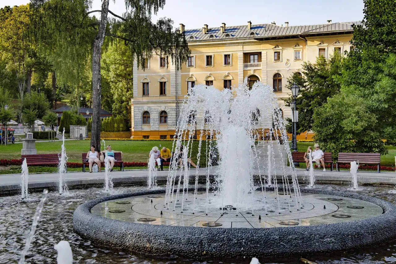 Krynica-Zdrój: Atrakcje na każdą pogodę! Odkryj perłę Beskidów
