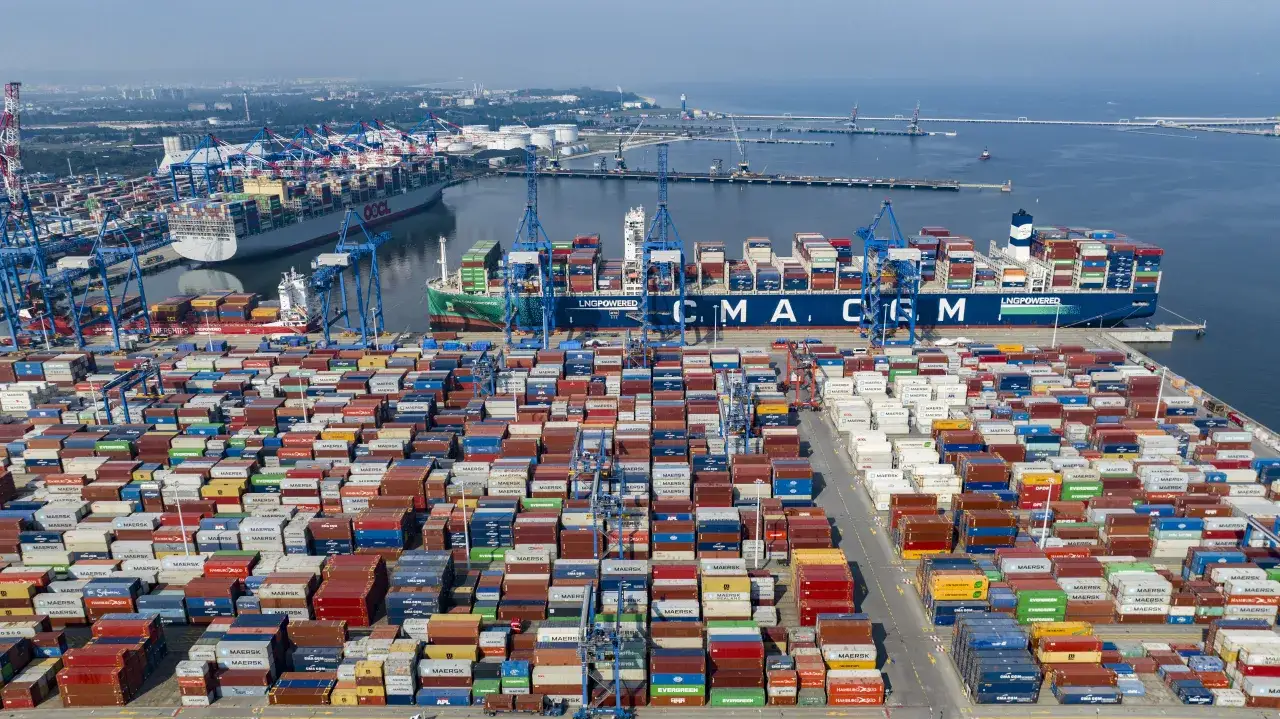 Port w Gdańsku kontenerowiec